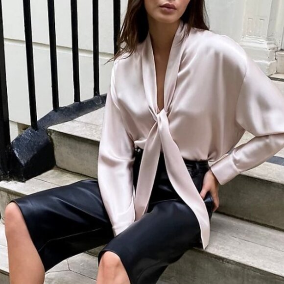 Aritzia Babaton Bloomsbury Blouse - Picture 3 of 3